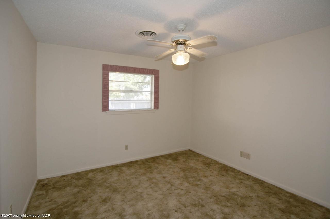 6214 Hanson Road Amarillo, TX 79106 - Photo 8 of 11 Bedroom 2