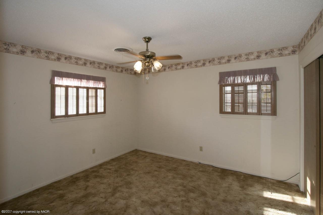 6214 Hanson Road Amarillo, TX 79106 - Photo 10 of 11 Bedroom 3