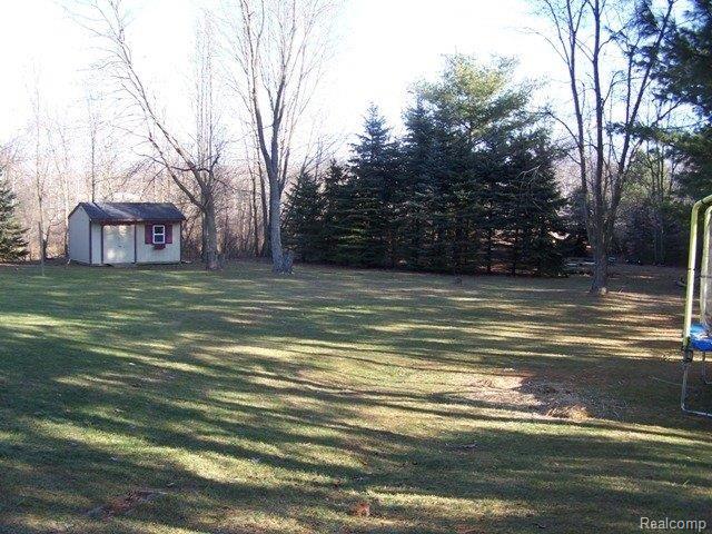 4196 Bullard Road Hartland, MI 48353 - Photo 3 of 4 Bullard 4196 Shed