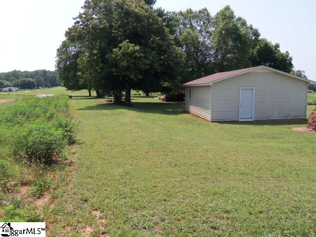 1112 Zion School Road Easley, SC 29642 - Photo 4 of 36