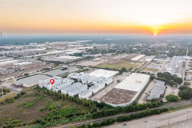 $3,500 | 5869 East Post Oak Lane, Houston, TX 77055