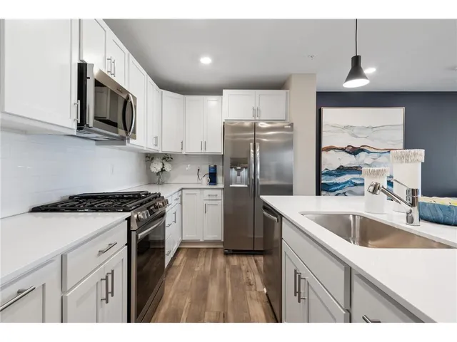 $2,549 | 5289 Long Pointe Pass, Woodbury, MN 55129