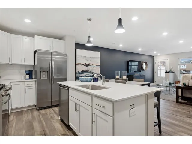 $2,549 | 5289 Long Pointe Pass, Woodbury, MN 55129