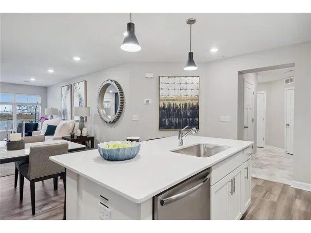 $2,549 | 5289 Long Pointe Pass, Woodbury, MN 55129