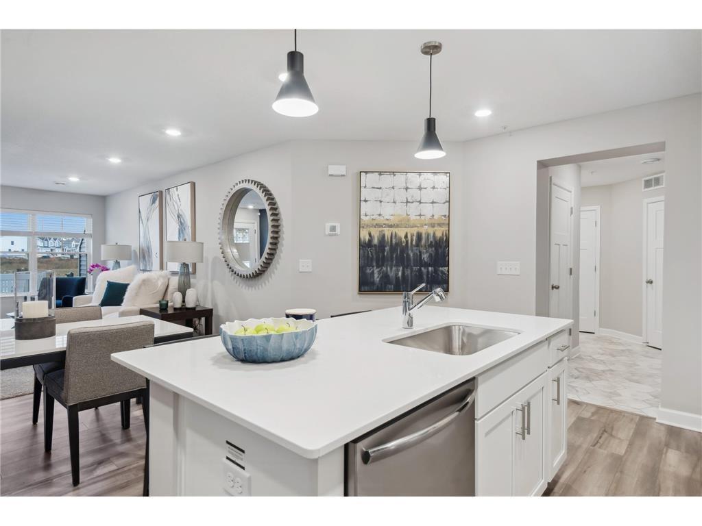 5289 Long Pointe Pass Woodbury, MN 55129 - Photo 5 of 10