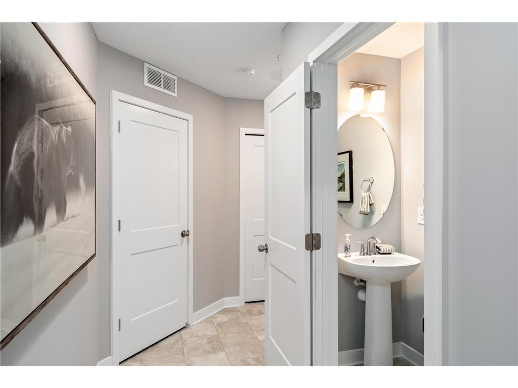 5289 Long Pointe Pass Woodbury, MN 55129 - Photo 6 of 10