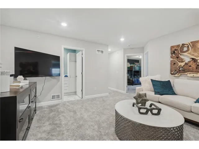 $2,549 | 5289 Long Pointe Pass, Woodbury, MN 55129