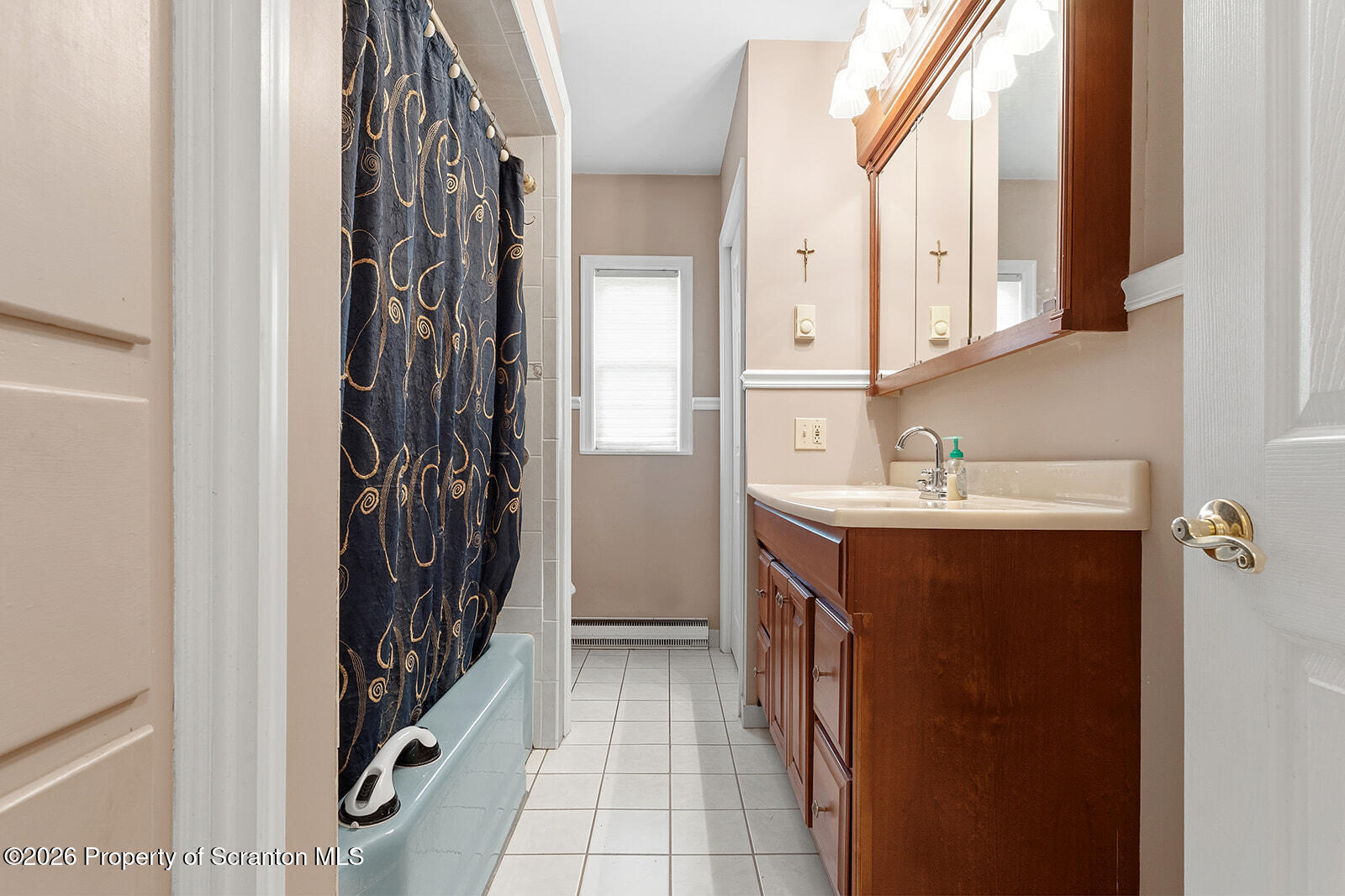 80 Connell Street Old Forge, PA 18518 - Photo 19 of 35 Full Bathroom