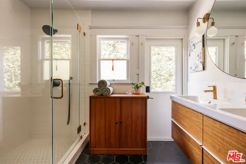 $1,050,000 | 6865 Calhoun Avenue, Van Nuys, CA 91405
