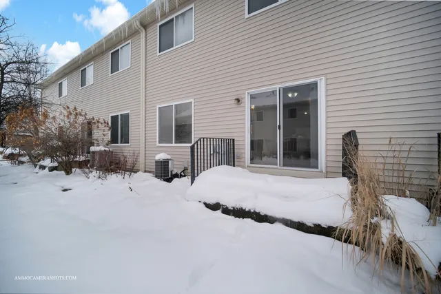 $389,900 | 2295 Stoughton Drive, Aurora, IL 60502