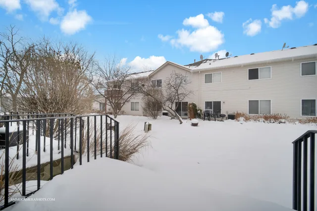 $389,900 | 2295 Stoughton Drive, Aurora, IL 60502