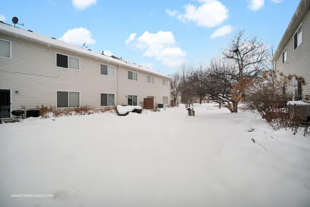 $389,900 | 2295 Stoughton Drive, Aurora, IL 60502