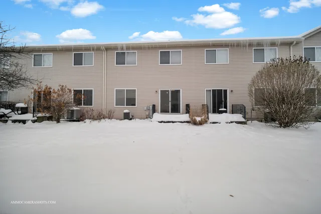 $389,900 | 2295 Stoughton Drive, Aurora, IL 60502