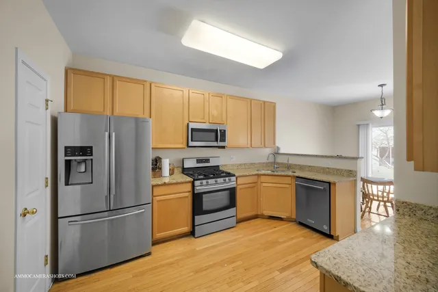 $389,900 | 2295 Stoughton Drive, Aurora, IL 60502