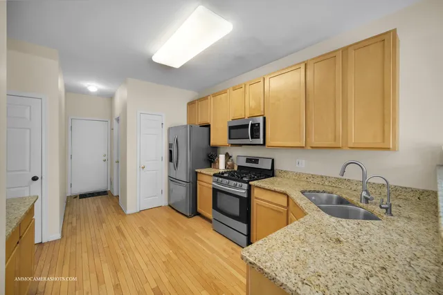 $389,900 | 2295 Stoughton Drive, Aurora, IL 60502