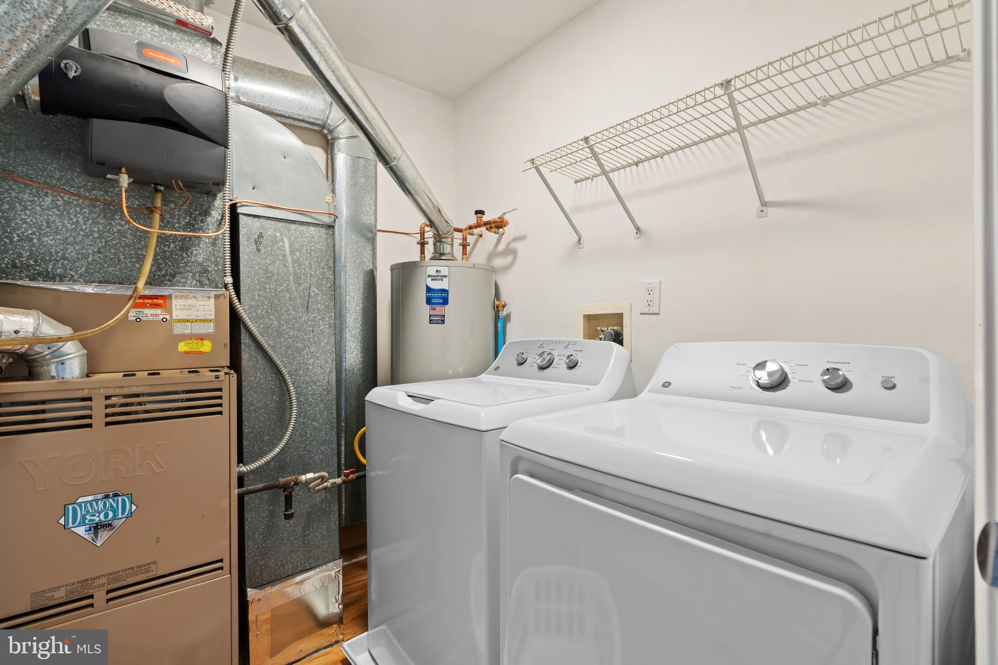 205 Kirby Way Mount Laurel, NJ 08054 - Photo 12 of 26 a utility room with dryer and washer