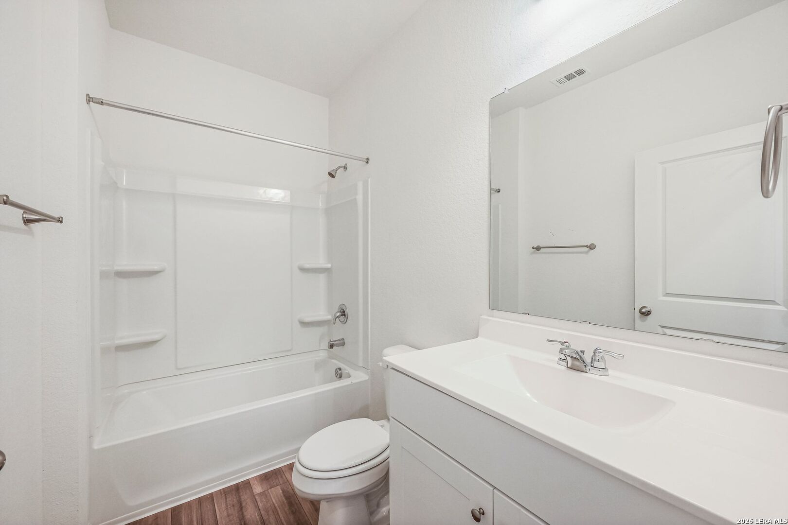 5535 Rue Girard Converse, TX 78109 - Photo 18 of 33 a bathroom with a sink a toilet and a bathtub