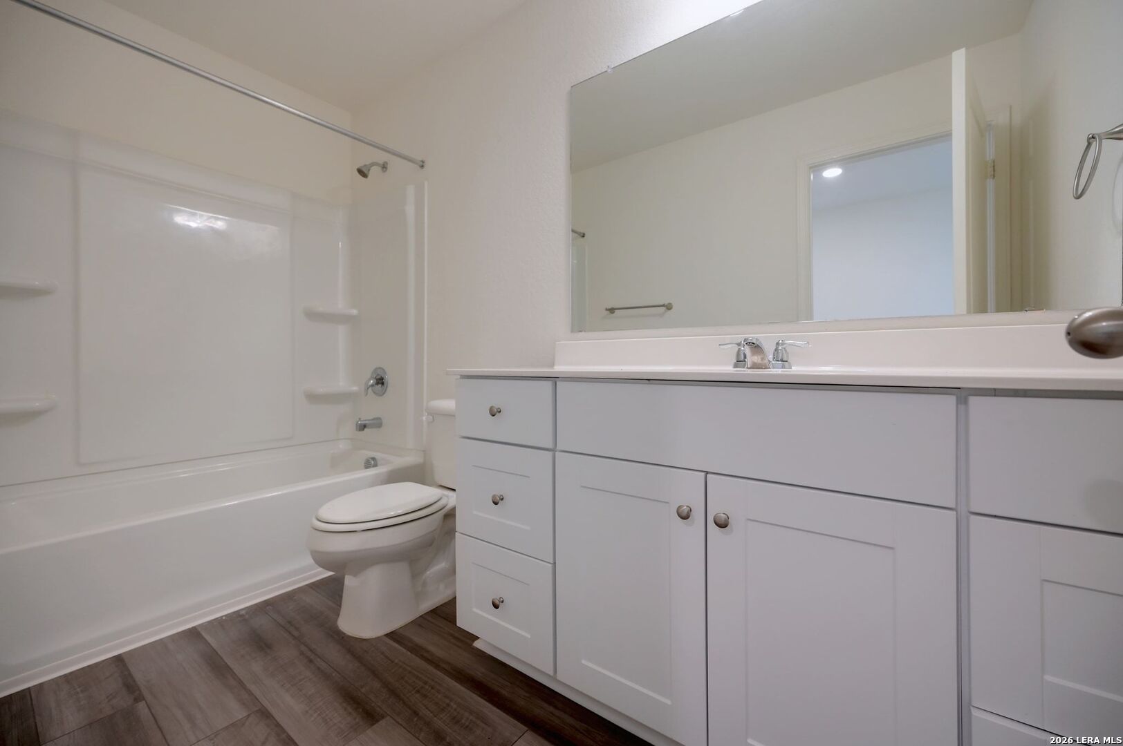 5535 Rue Girard Converse, TX 78109 - Photo 29 of 33 a bathroom with a toilet a sink and bathtub