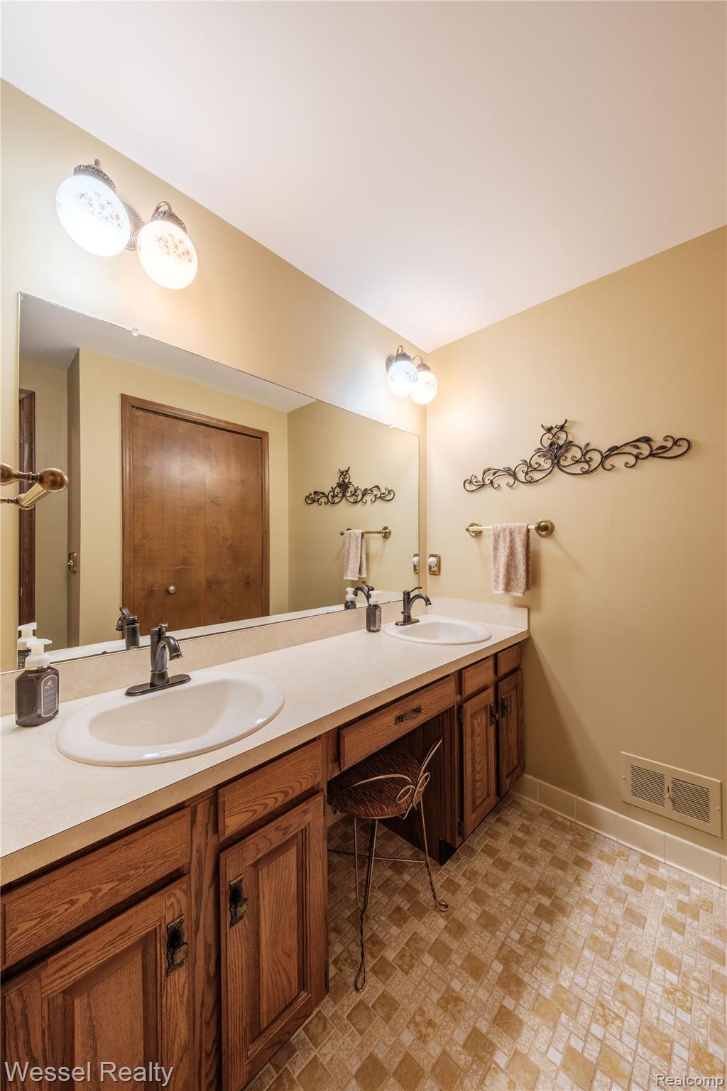 101 Michelle Drive Romeo, MI 48065 - Photo 23 of 37 michelle-024.jpg