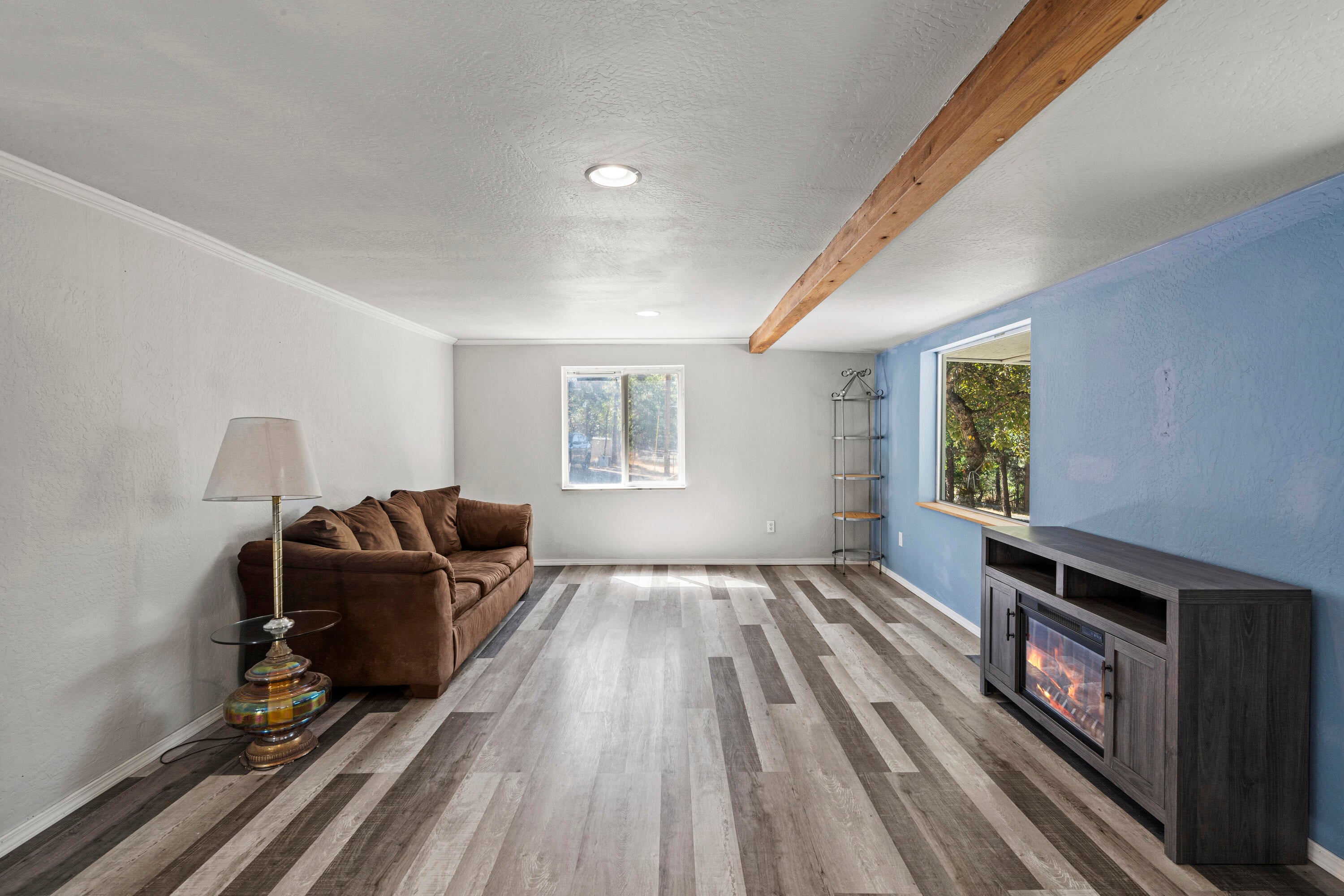 6032 Old Stage Road Central Point, OR 97502 - Photo 5 of 50 Gallery Image 5