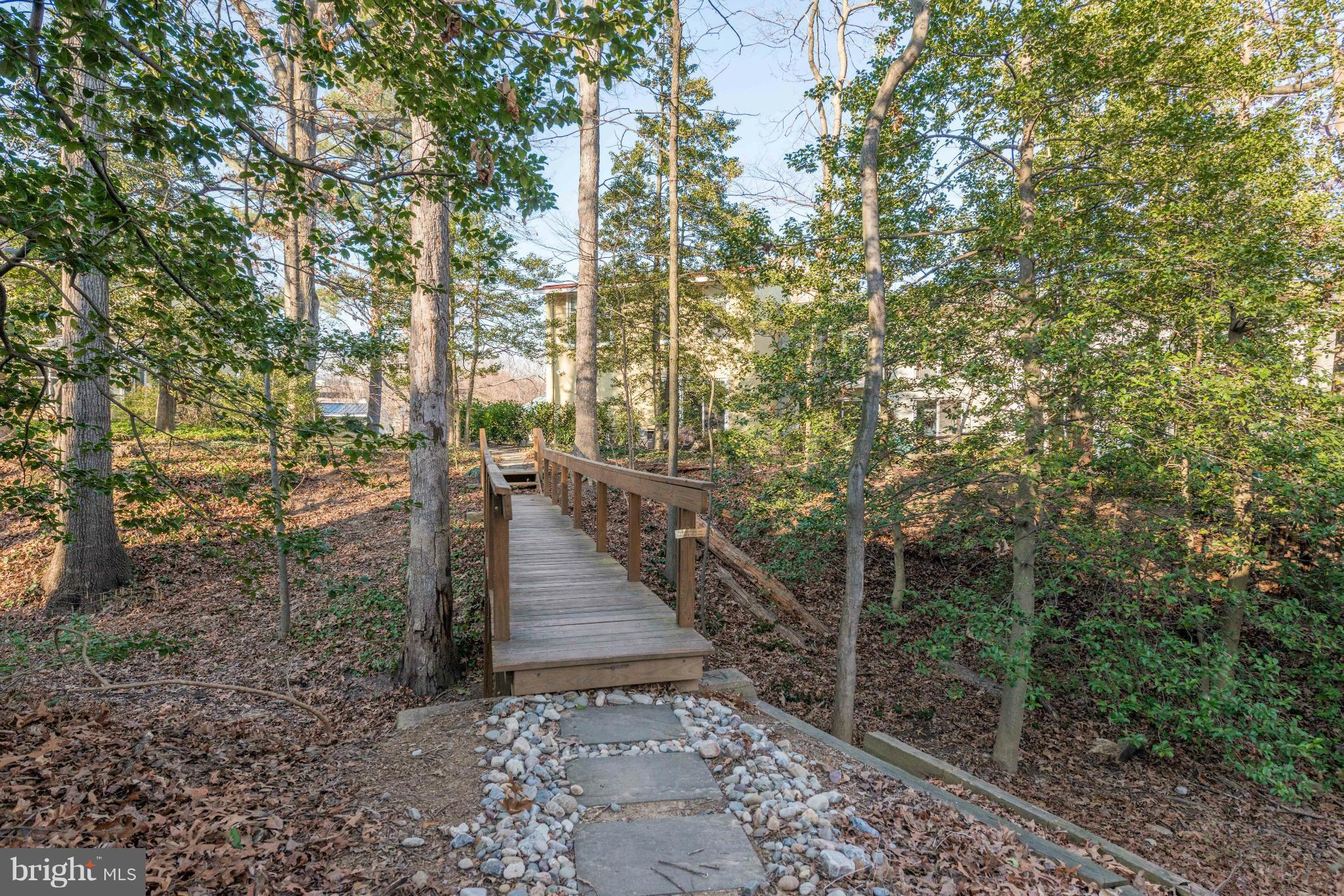 11475 Waterview Cluster Reston, VA 20190 - Photo 24 of 25 a view of a pathway of a yard