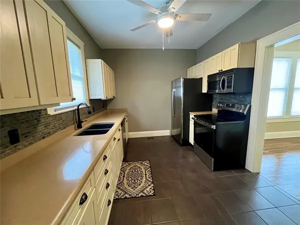 $2,200 | 1401 East Powhatan Avenue, Tampa, FL 33604