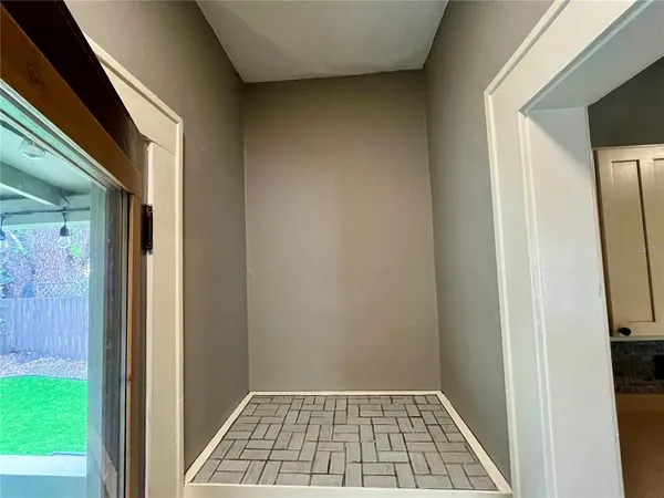 $2,200 | 1401 East Powhatan Avenue, Tampa, FL 33604