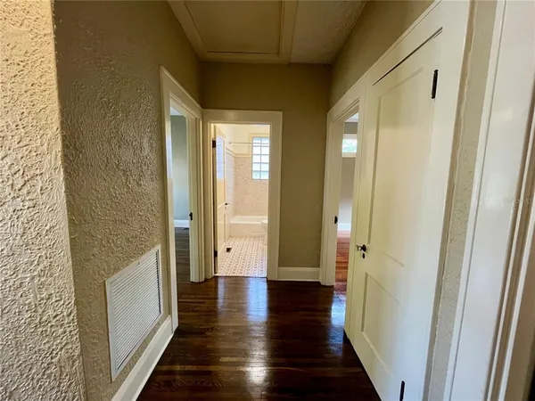 $2,200 | 1401 East Powhatan Avenue, Tampa, FL 33604