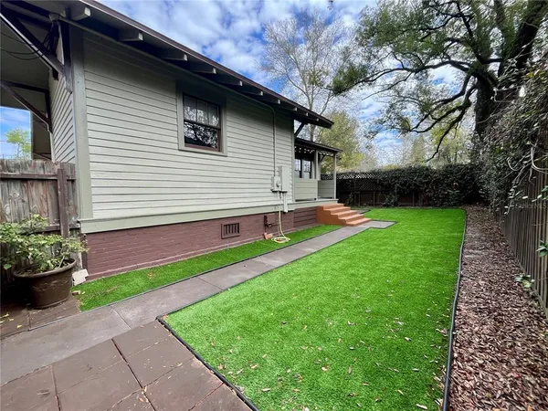 $2,200 | 1401 East Powhatan Avenue, Tampa, FL 33604