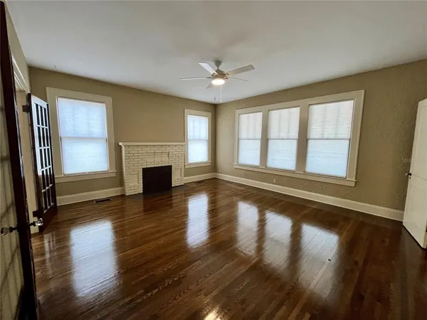 $2,200 | 1401 East Powhatan Avenue, Tampa, FL 33604