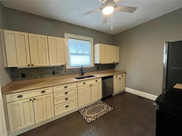$2,200 | 1401 East Powhatan Avenue, Tampa, FL 33604