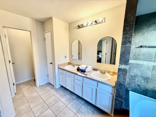 $2,400 | 168 Dolomite Drive, Buda, TX 78610