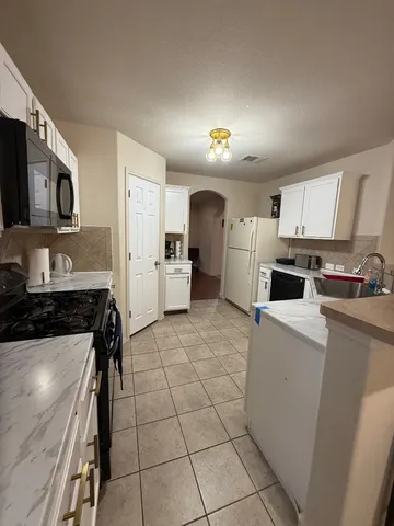 $2,400 | 168 Dolomite Drive, Buda, TX 78610