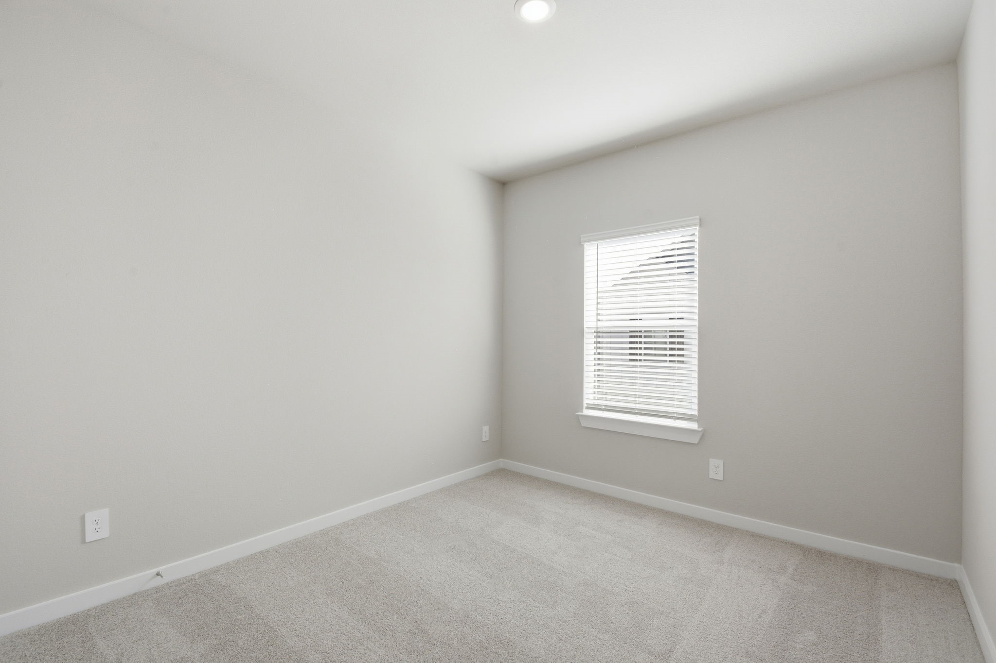 10010 Rustic Charm Street Houston, TX 77080 - Photo 16 of 27 Secondary Room located in the second floor