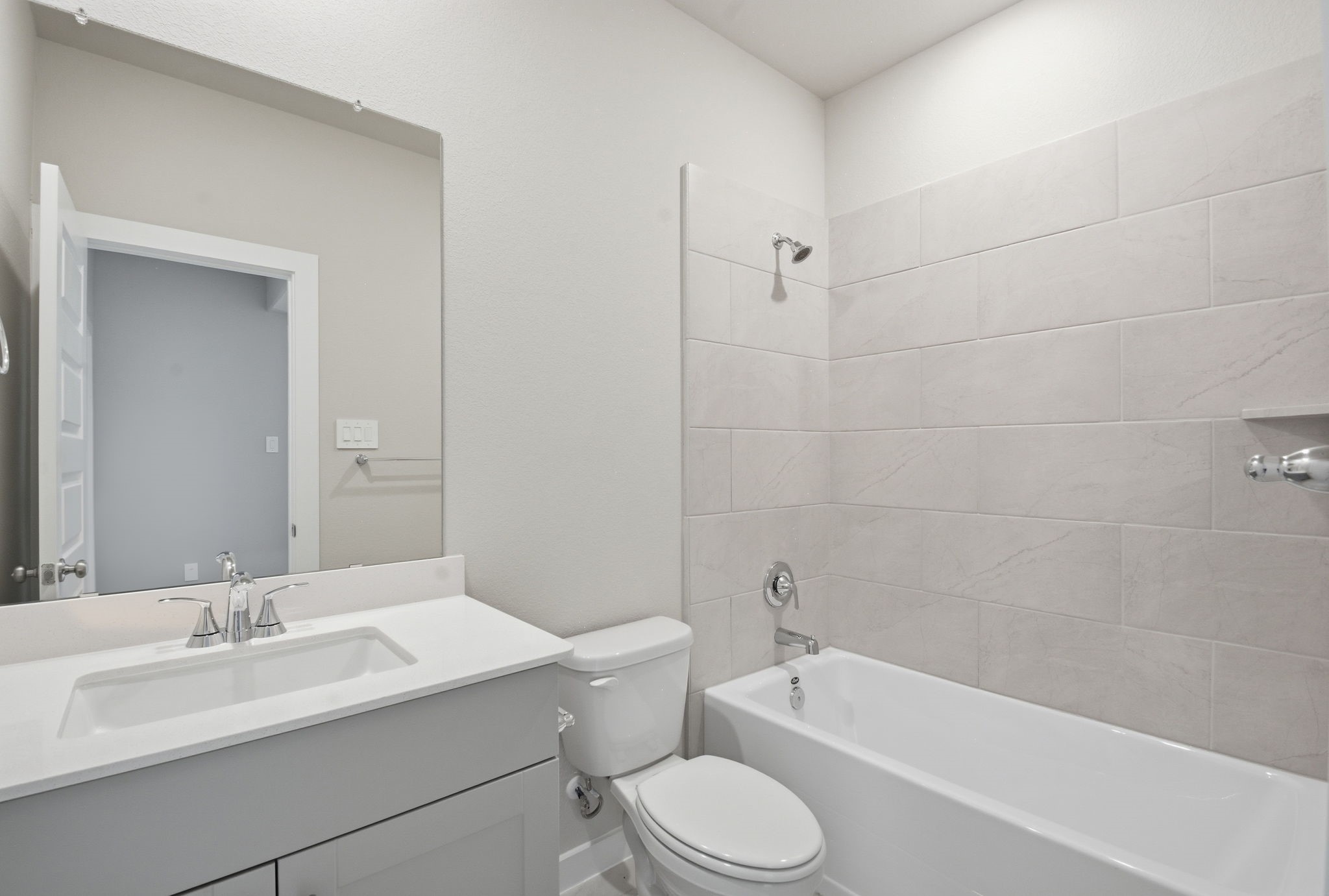 10010 Rustic Charm Street Houston, TX 77080 - Photo 18 of 27 Sharable bathroom