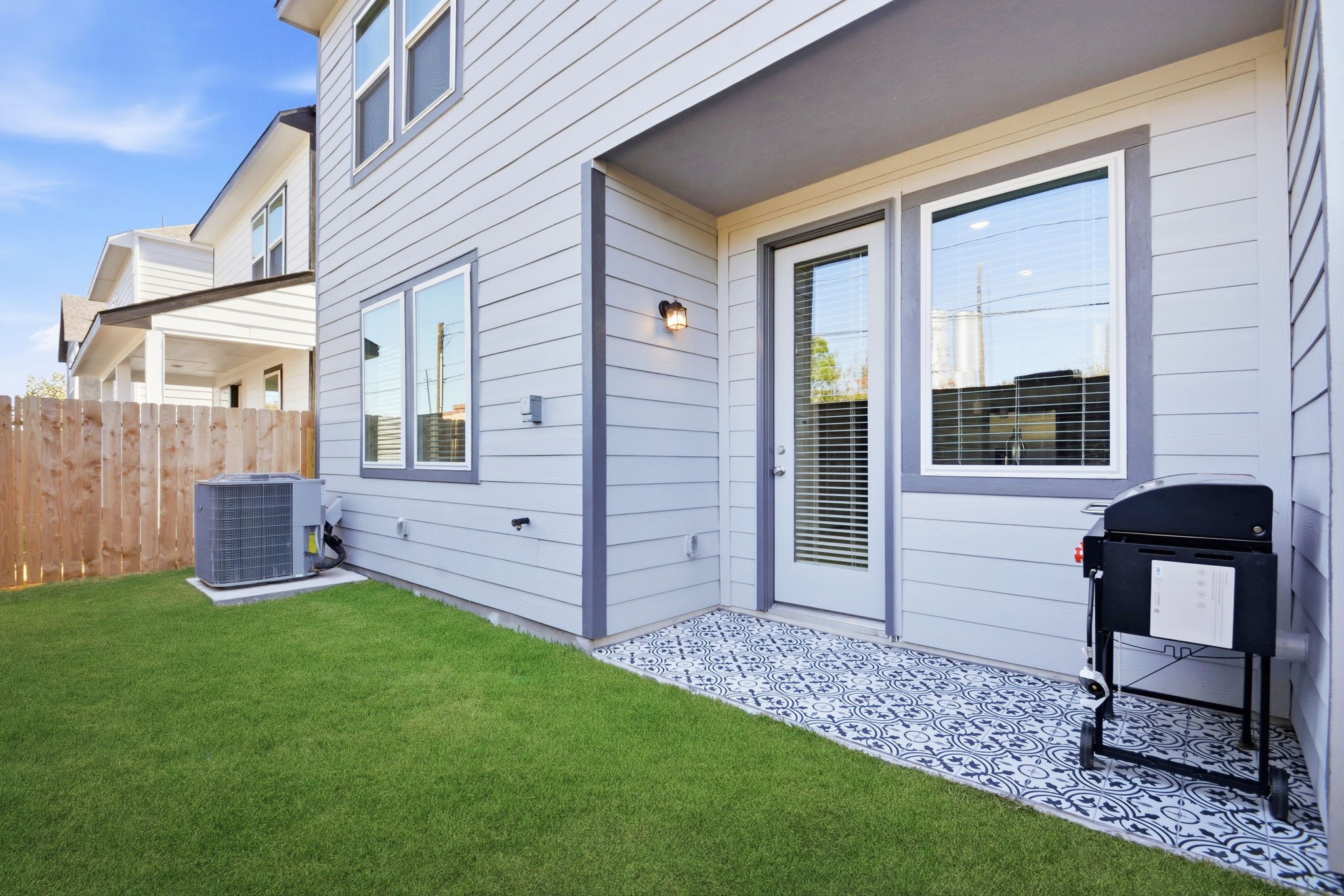 10010 Rustic Charm Street Houston, TX 77080 - Photo 19 of 27 Patio with Grill included.