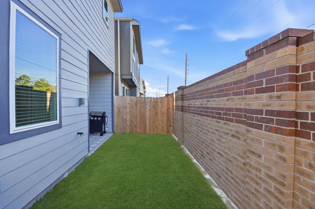 $2,700 | 10010 Rustic Charm Street, Houston, TX 77080