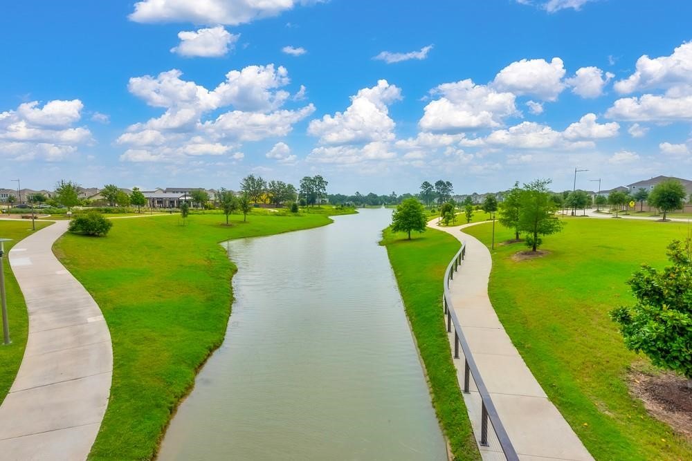 10010 Rustic Charm Street Houston, TX 77080 - Photo 25 of 27 Walking trails