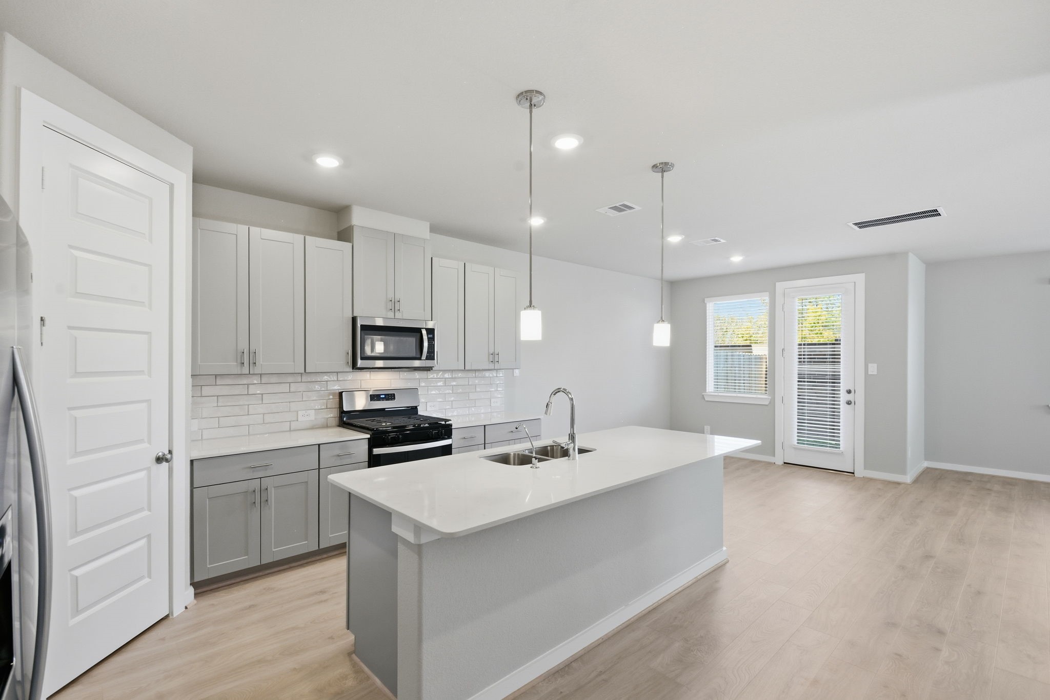 10010 Rustic Charm Street Houston, TX 77080 - Photo 6 of 27 Appliance Included