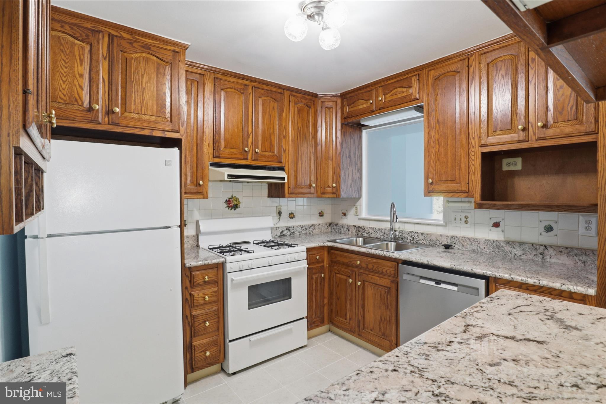 6718 Ruskin Street Springfield, VA 22150 - Photo 7 of 71 Main Level-Kitchen
