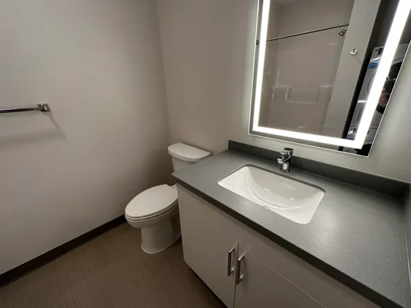 $1,983 | 409 Elm Street, Unit 602, Manchester, NH 03101