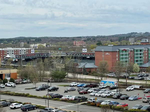 $1,983 | 409 Elm Street, Unit 602, Manchester, NH 03101