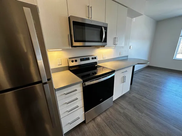 $1,983 | 409 Elm Street, Unit 602, Manchester, NH 03101