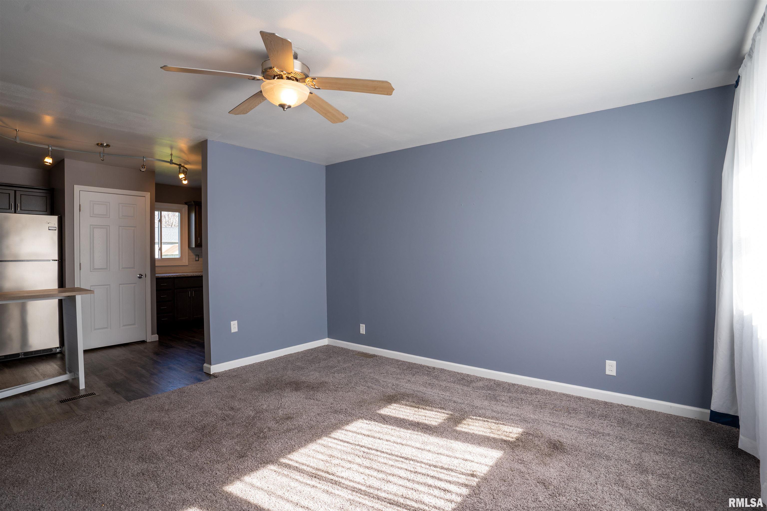 103 West Bittersweet Road Washington, IL 61571 - Photo 3 of 20 Gallery Image 3