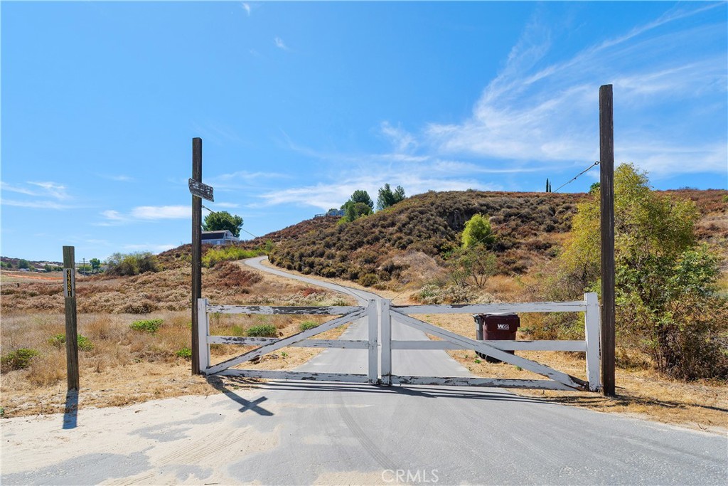 34881 Los Nogales Road Temecula, CA 92592 - Photo 9 of 50 Gated entry to Private 4.5 acre property.