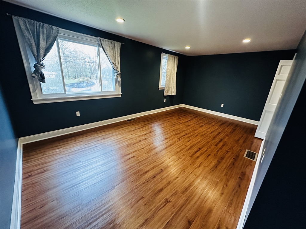 275 Donohue Road, Unit 5 Dracut, MA 01826 - Photo 8 of 18 Gallery Image 8