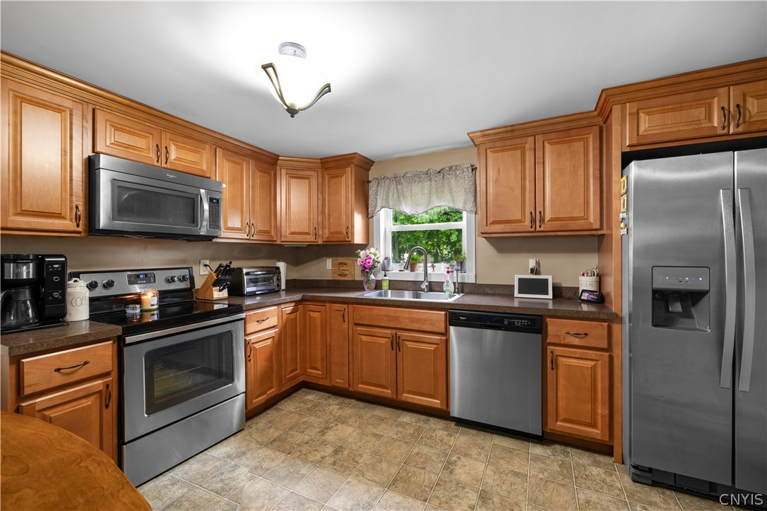 5464 Kenwood Road Utica, NY 13502 - Photo 6 of 19 Stainless Steel Whirlpool Appliances