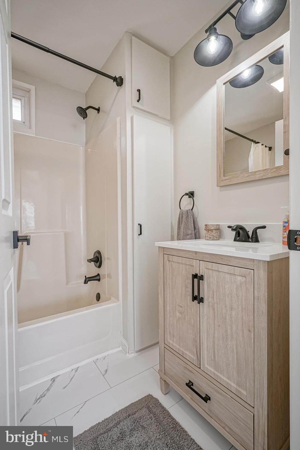 56 Oak Street Pennsville, NJ 08070 - Photo 15 of 40 Updated full bath!