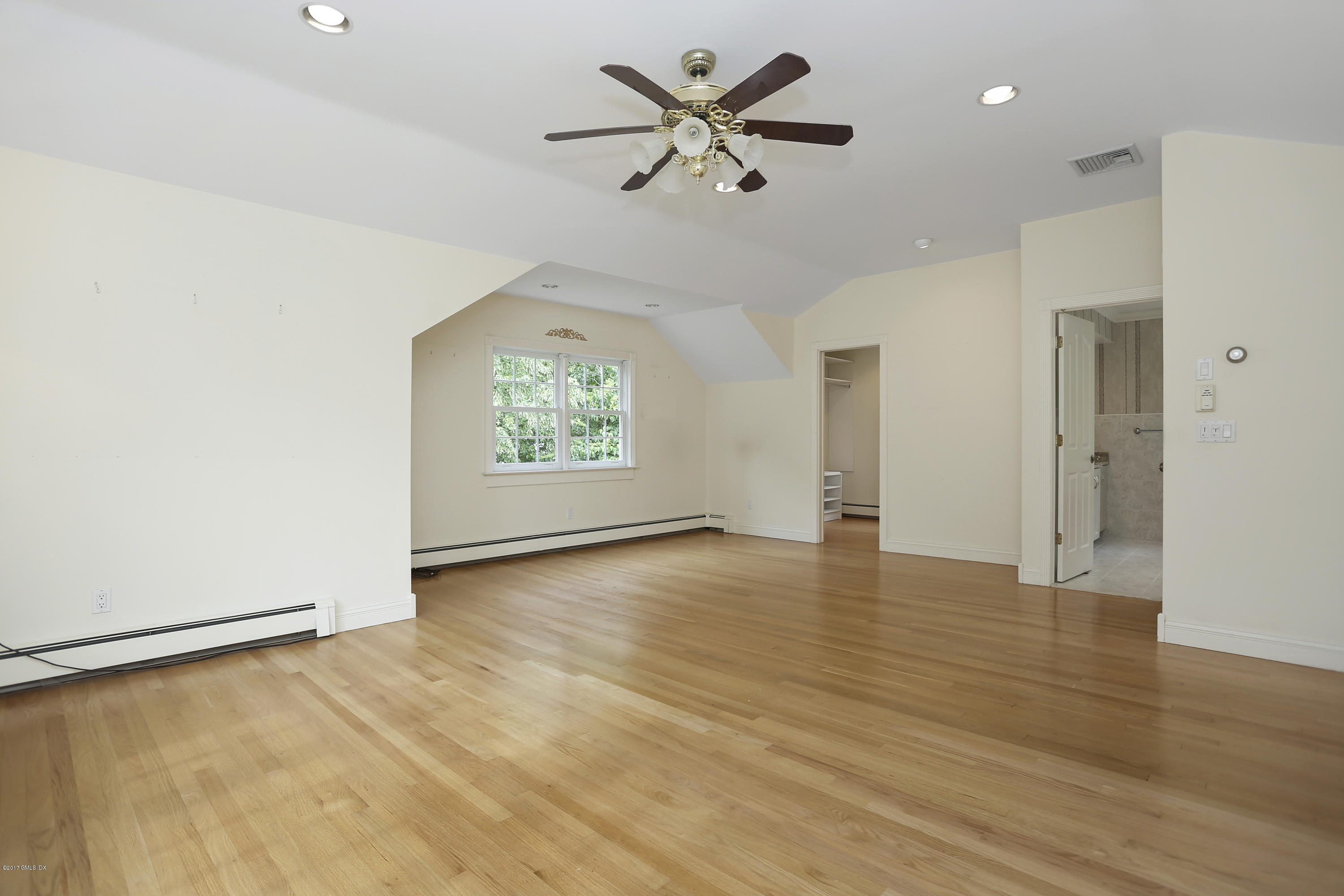 58 Long Meadow Road Riverside, CT 06878 - Photo 12 of 25 58 Long Meadow Ct Riverside CT-print-028