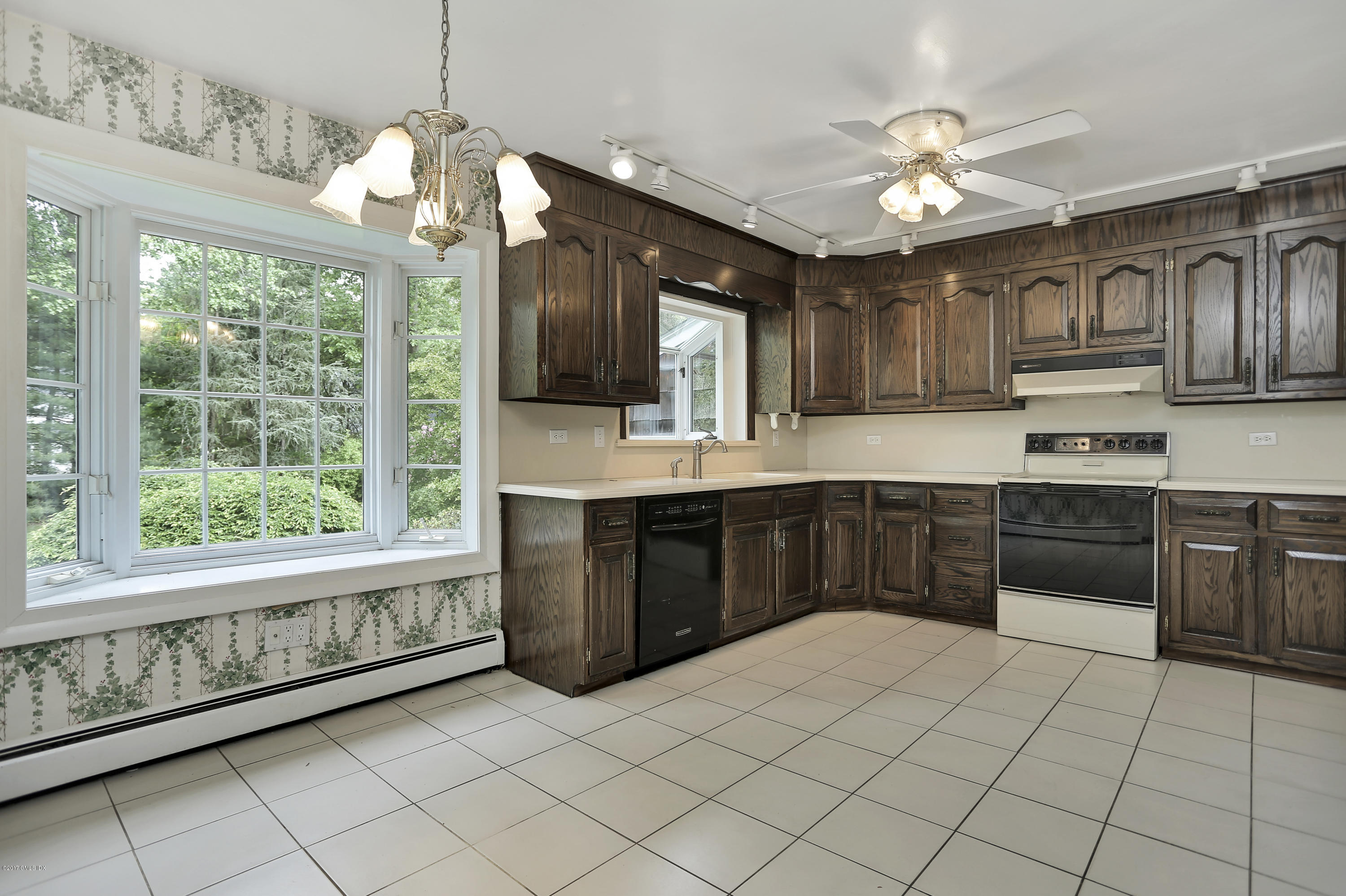 58 Long Meadow Road Riverside, CT 06878 - Photo 5 of 25 58 Long Meadow Ct Riverside CT-print-013